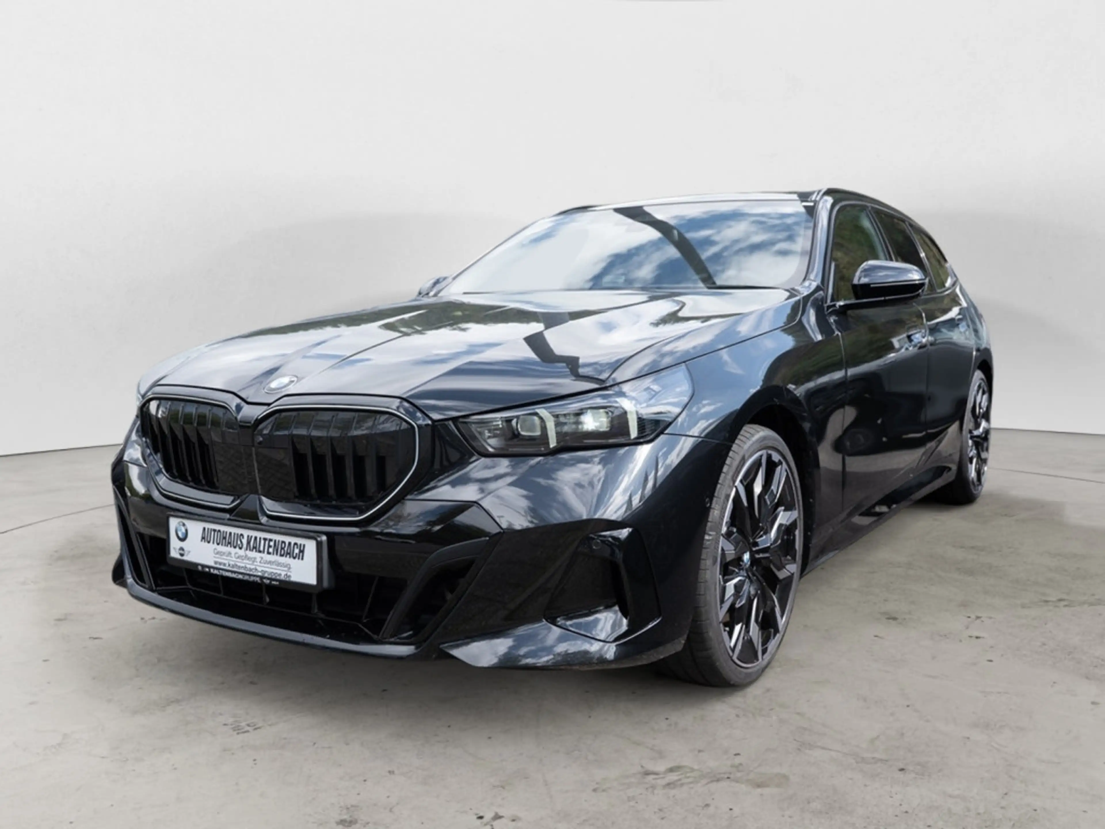 BMW 520 i Touring M-Sport Pro PANO AHK HUD 360° — photo 2