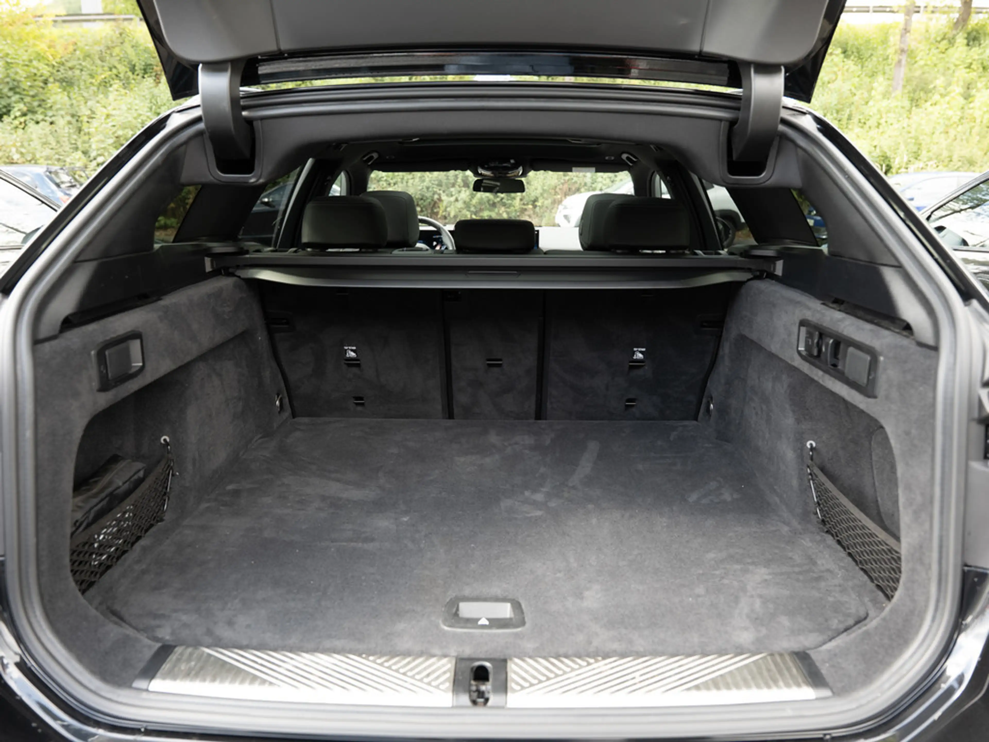 BMW 520 i Touring M-Sport Pro PANO AHK HUD 360° — photo 11