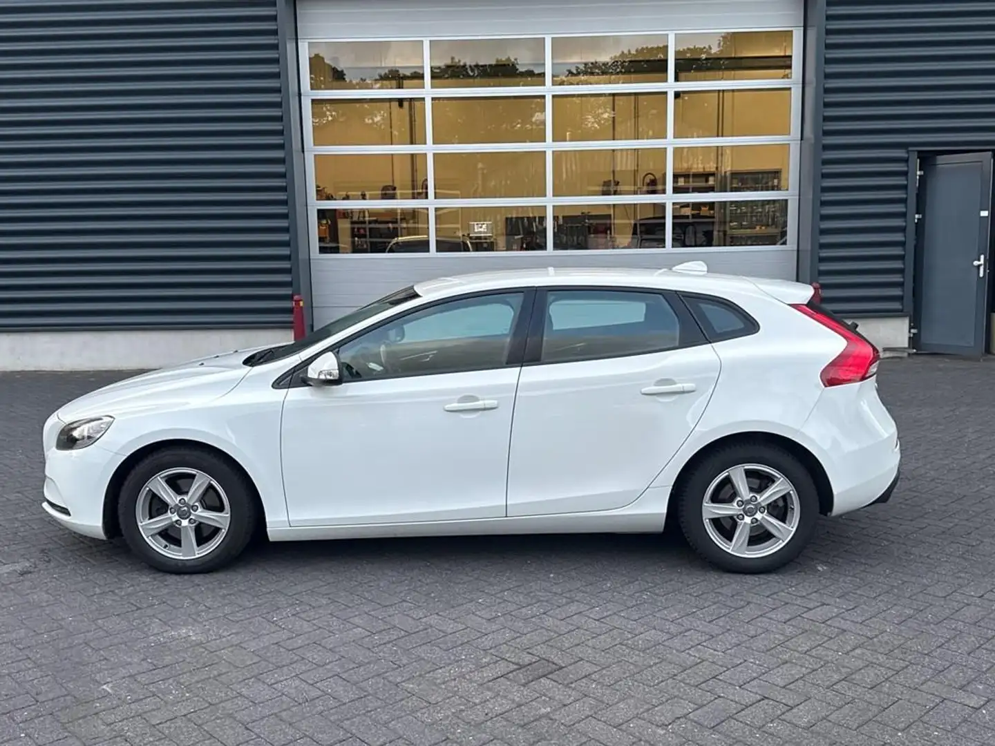 Volvo V40 1.6 T2 , PDC , trekhaak Wit - 2