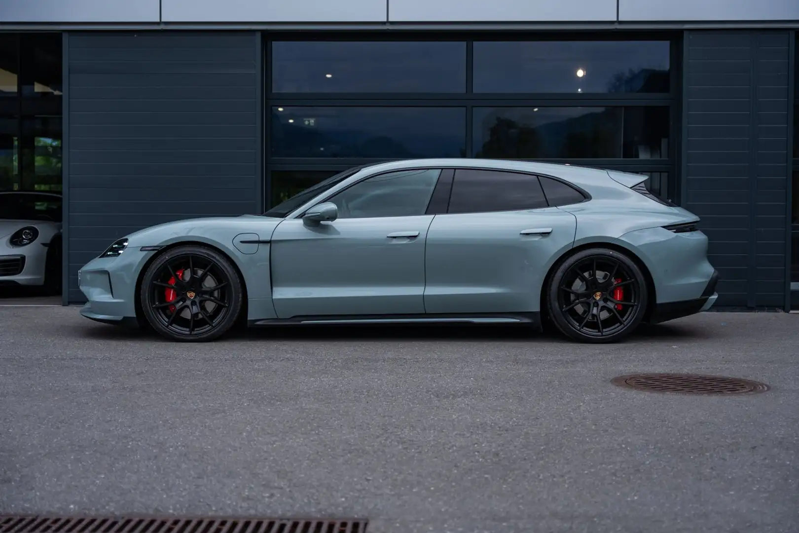 Porsche Taycan 4S Sport Turismo Grün - 2