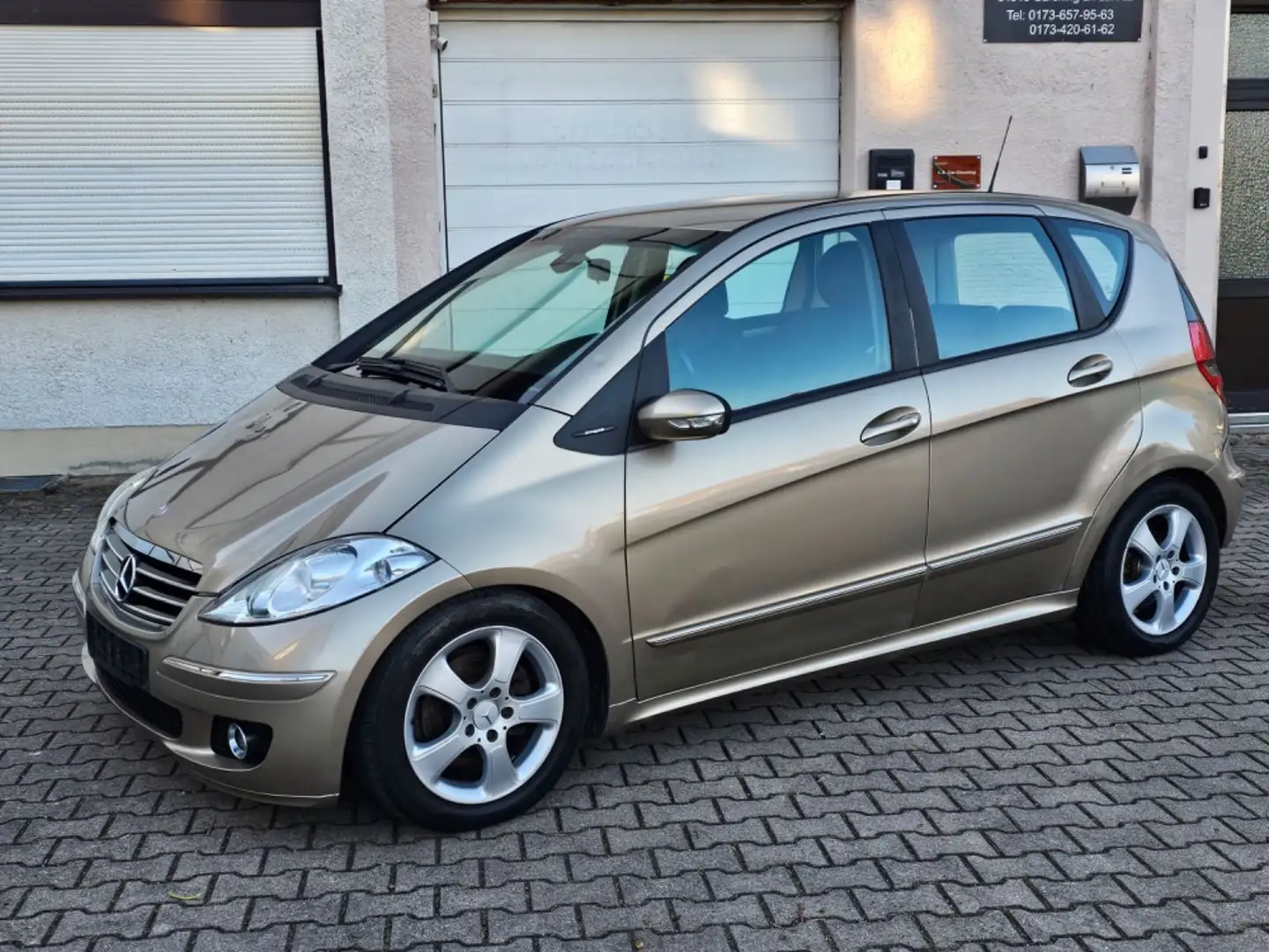 Mercedes-Benz A 150 AVANTGARDE SHZ LEDER TÜV 02/2027 Gold - 2