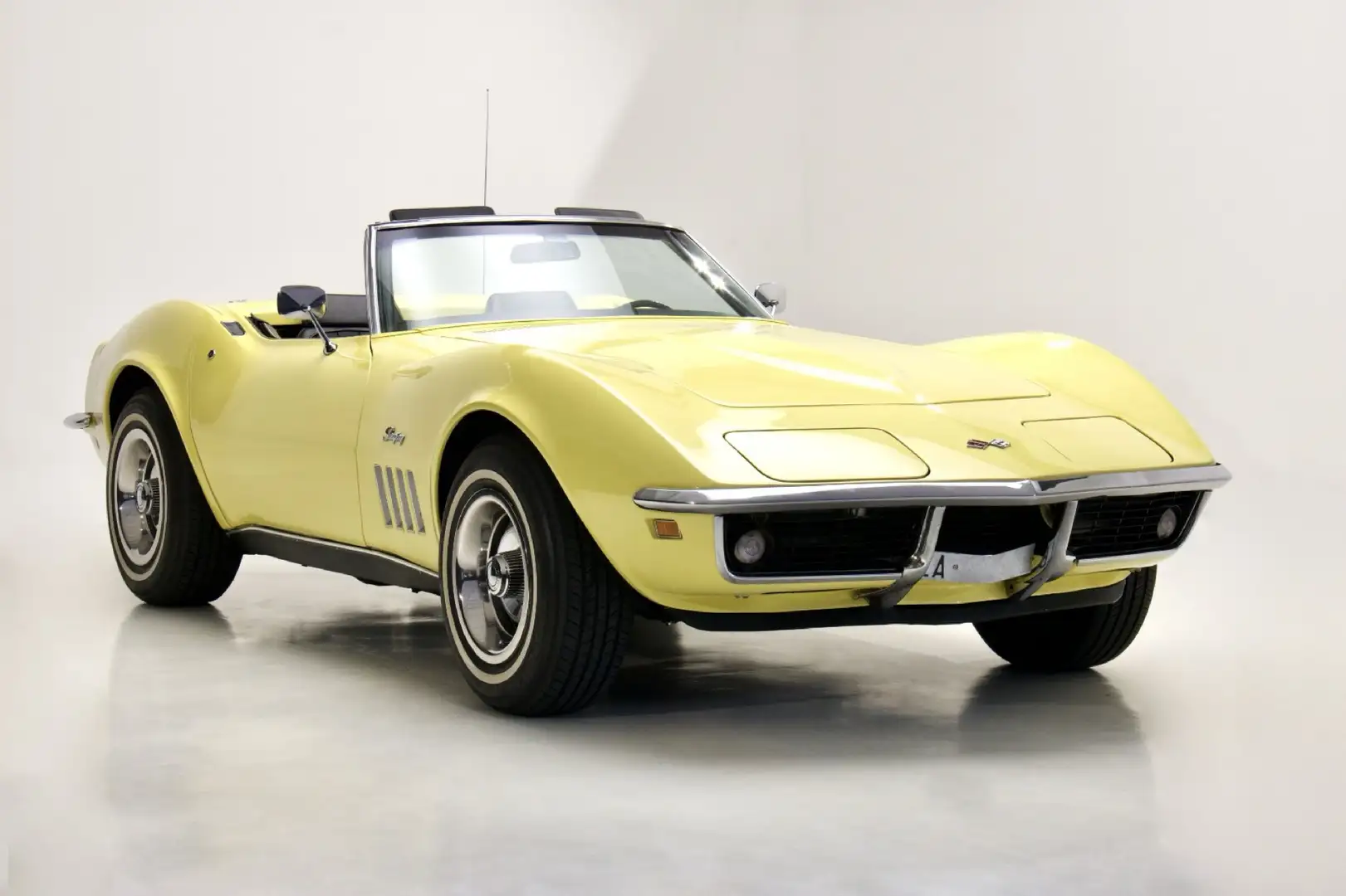 Chevrolet Corvette C3 Stingray Cabrio Žlutá - 1