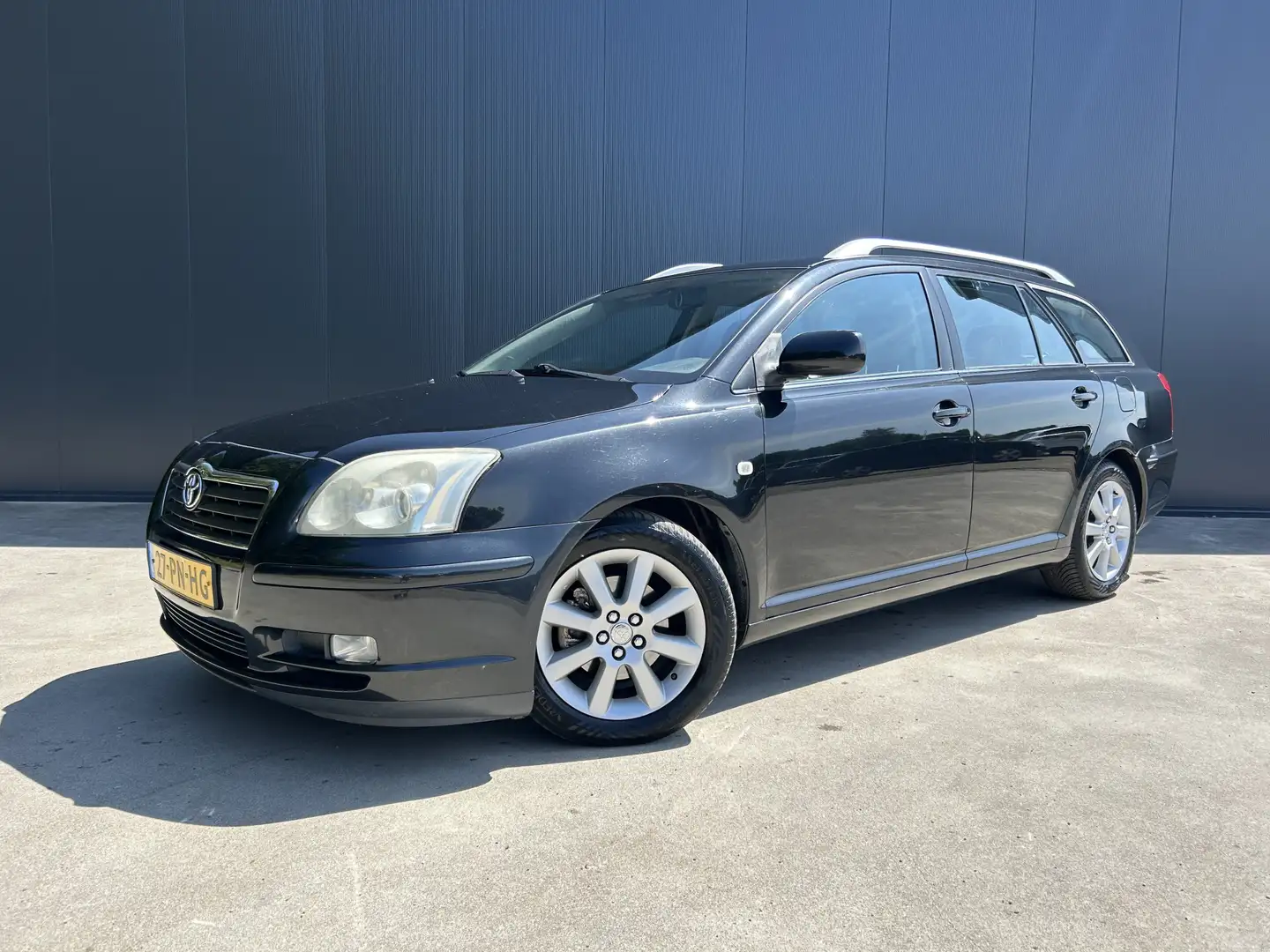 Toyota Avensis Wagon 1.8 VVTi Linea Luna ECC TREKHAAK Zwart - 1