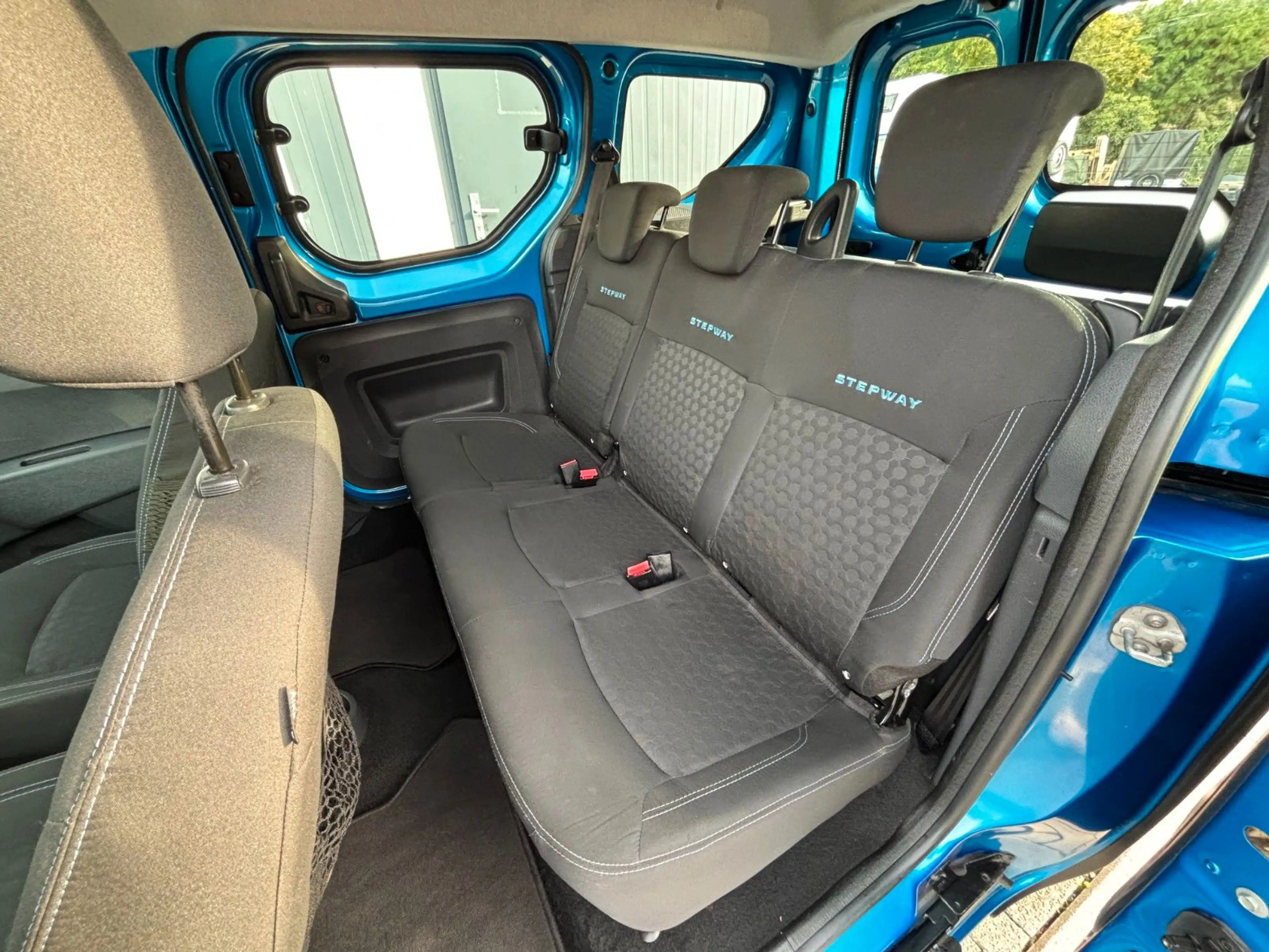 Dacia Dokker Stepway — photo 11