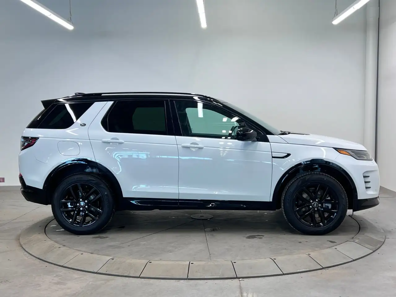 Land Rover Discovery Sport снимка Land Rover Discovery Sport