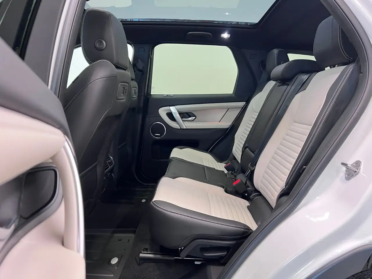 Land Rover Discovery Sport снимка Land Rover Discovery Sport