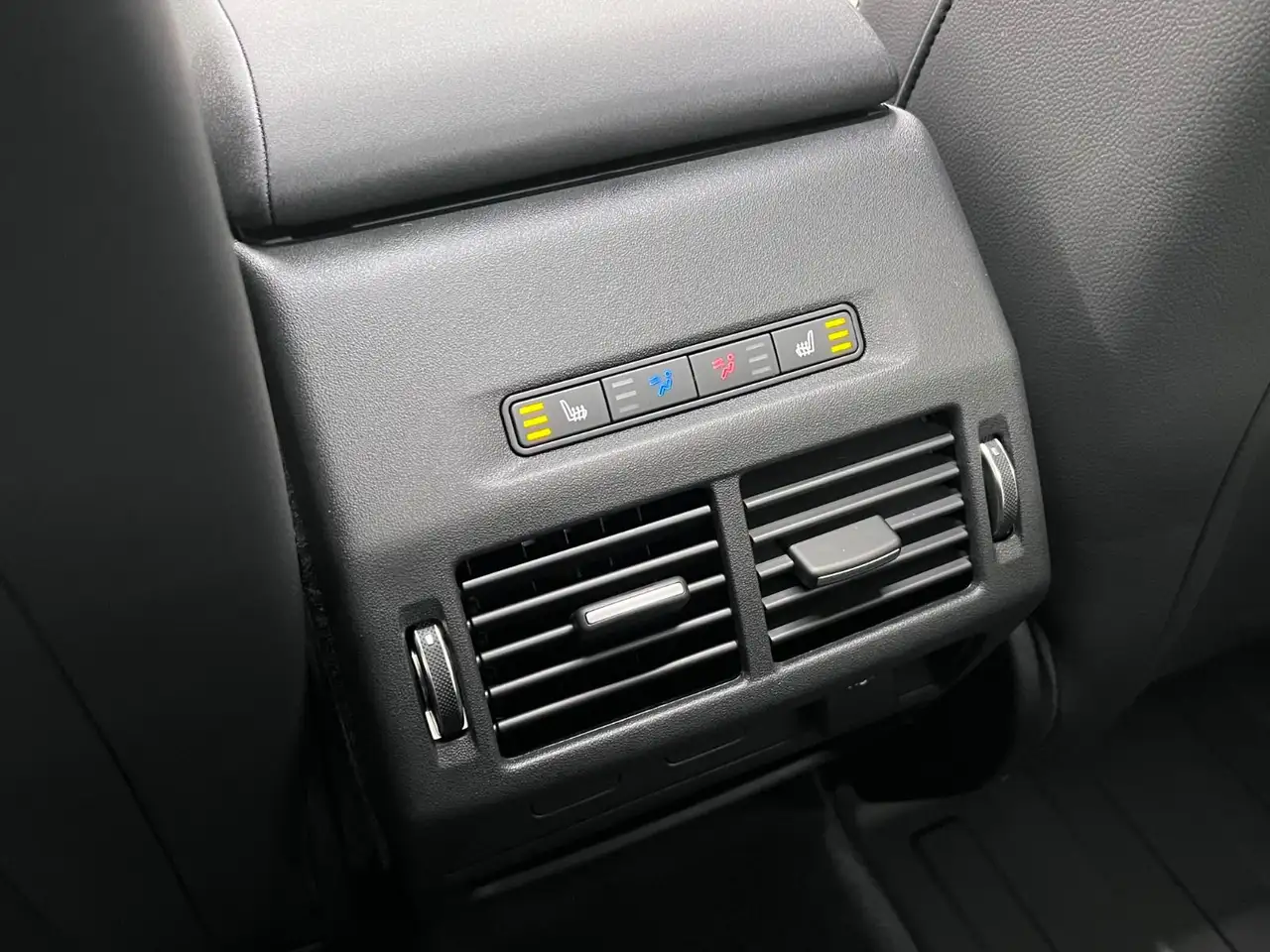 Land Rover Discovery Sport снимка Land Rover Discovery Sport