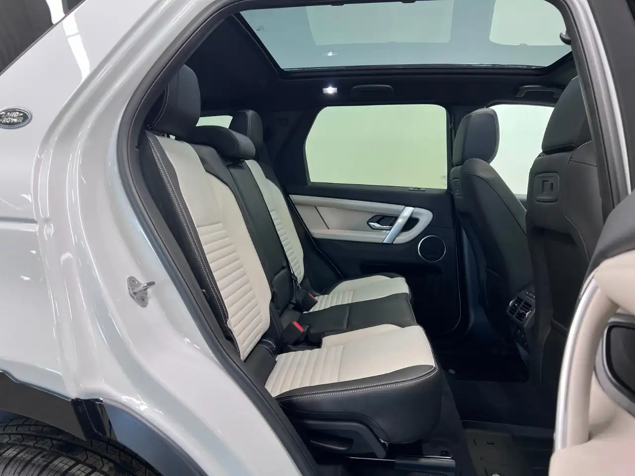 Land Rover Discovery Sport снимка Land Rover Discovery Sport