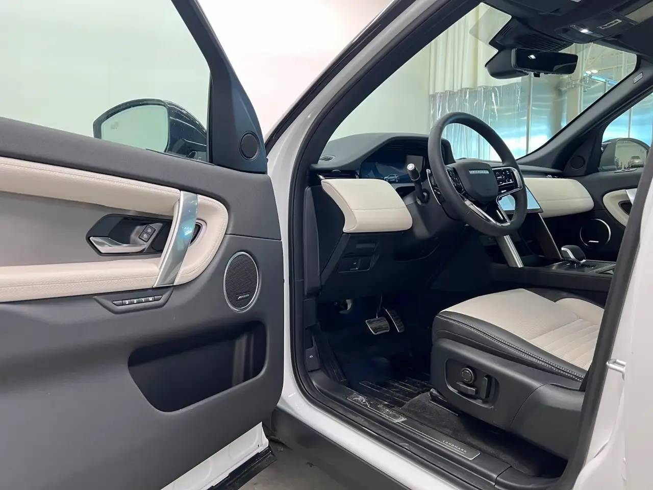 Land Rover Discovery Sport снимка Land Rover Discovery Sport