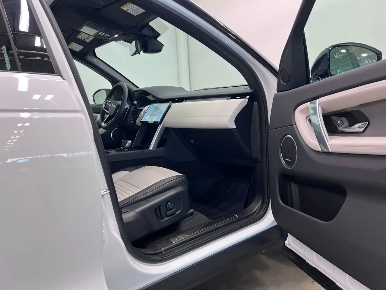 Land Rover Discovery Sport снимка Land Rover Discovery Sport