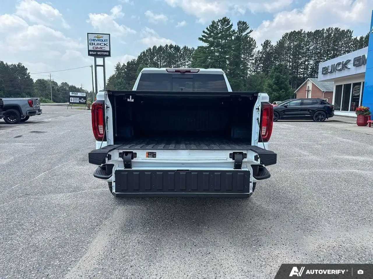 GMC Sierra 1500 снимка GMC Sierra 1500