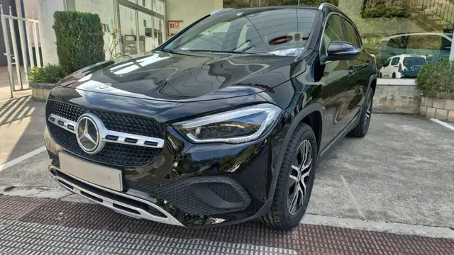Mercedes-Benz GLA 220 220d 4Matic 8G-DCT
