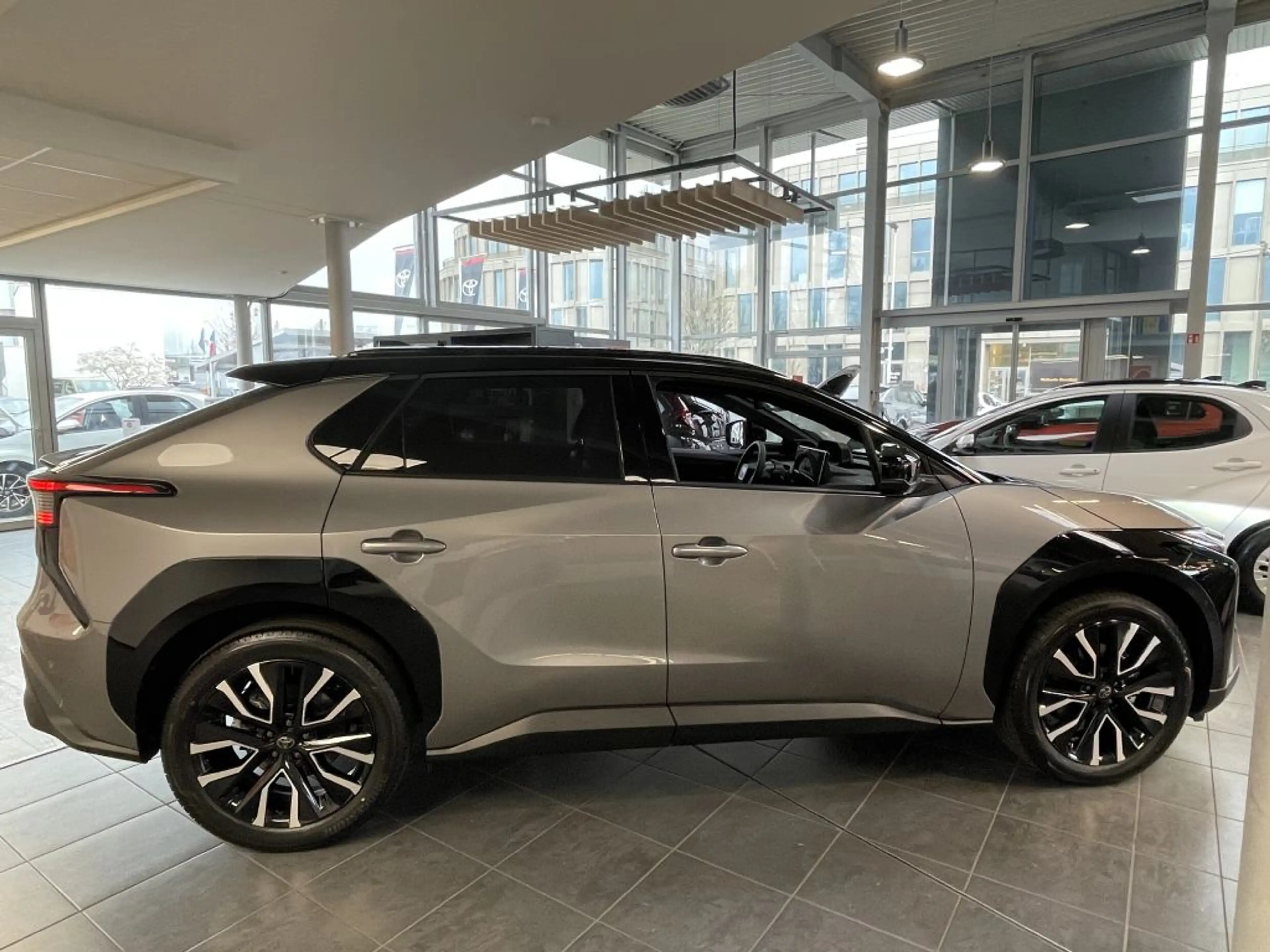 Toyota bZ4X Lounge — photo 4
