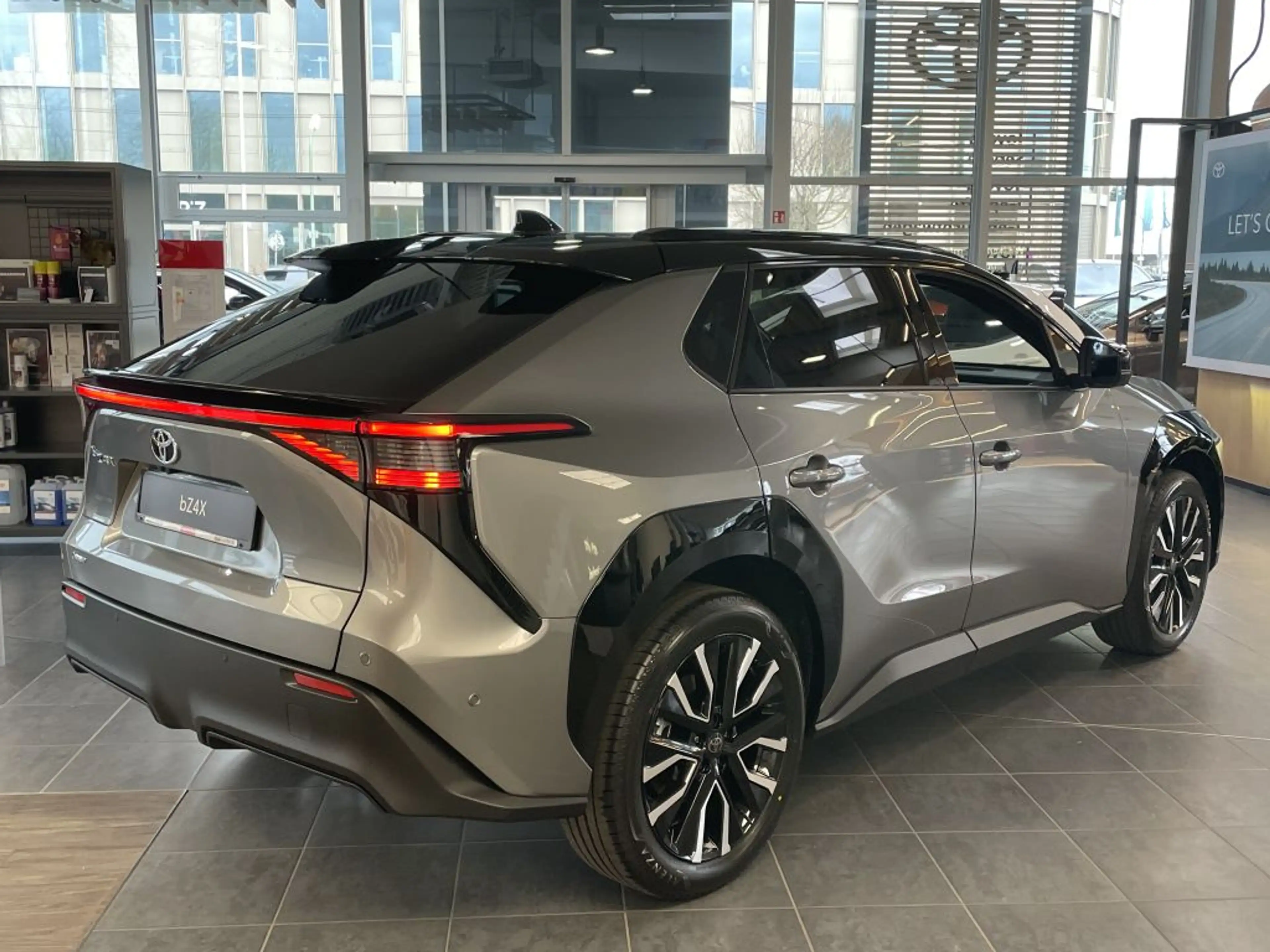 Toyota bZ4X Lounge — photo 5
