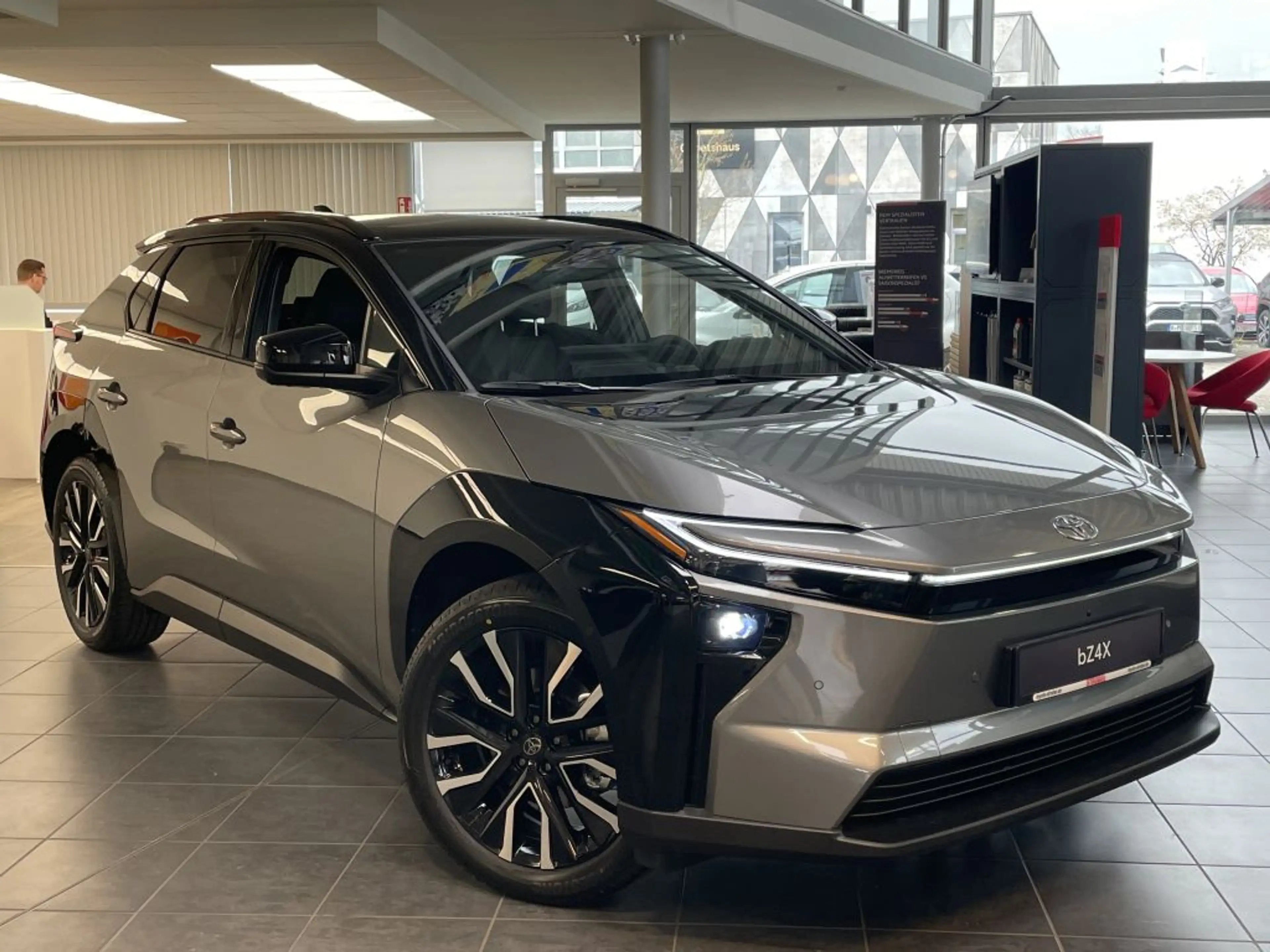 Toyota bZ4X Lounge — photo 3