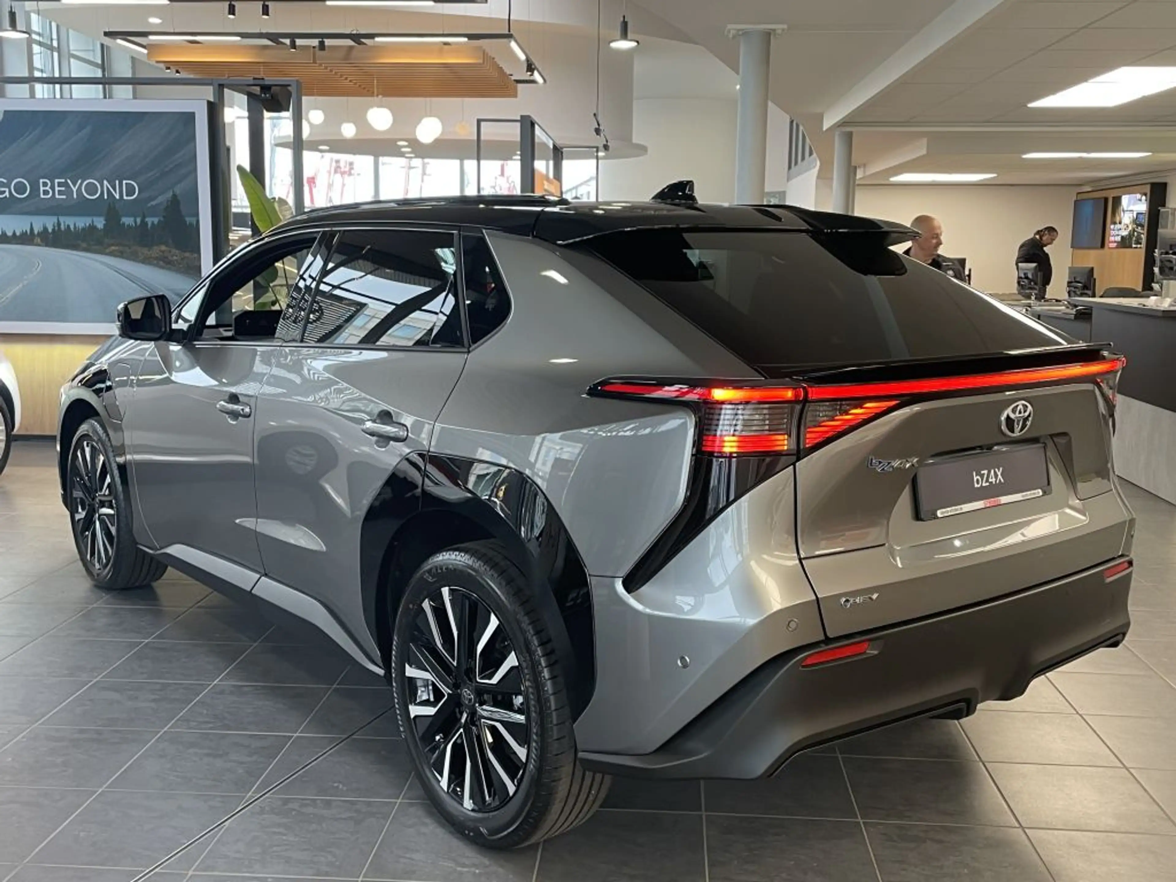 Toyota bZ4X Lounge — photo 6