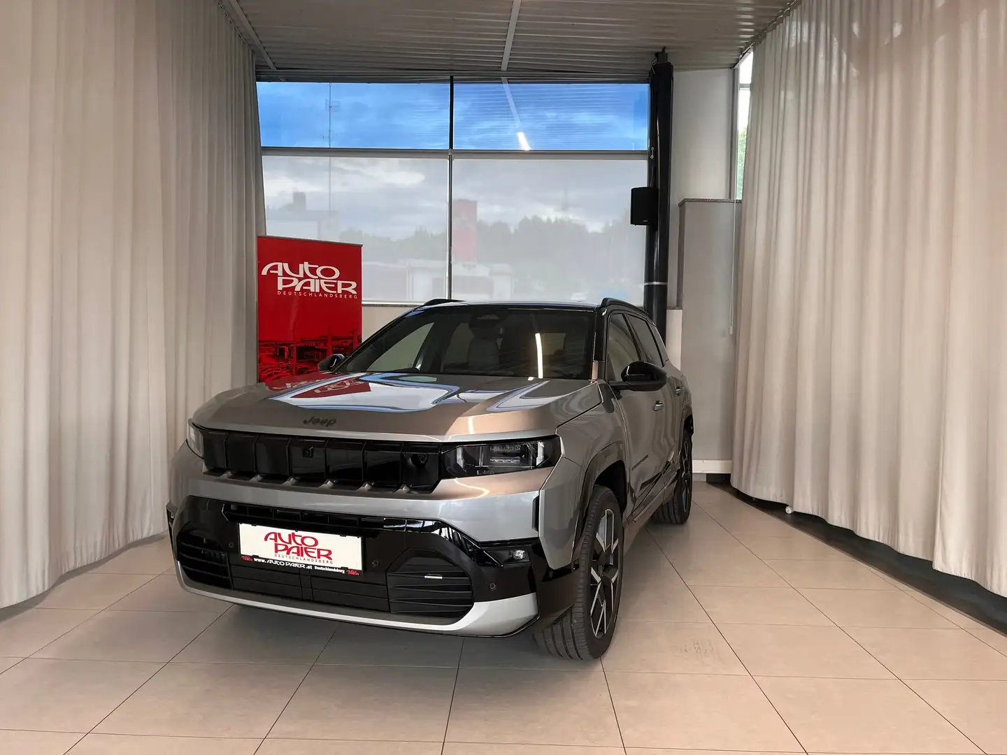 Jeep Compass Hybrid 1.6 eDCT 165 kW First Edi Grau - 2
