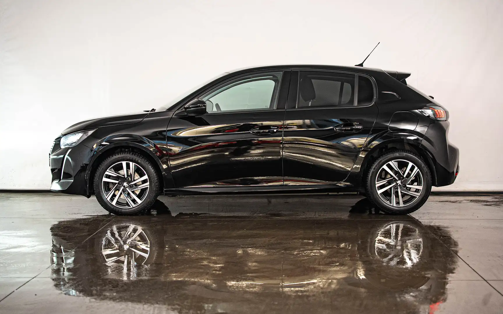 Peugeot 208 208 1.5 BlueHDi Allure Pack Incl. Camera - Navi Schwarz - 2