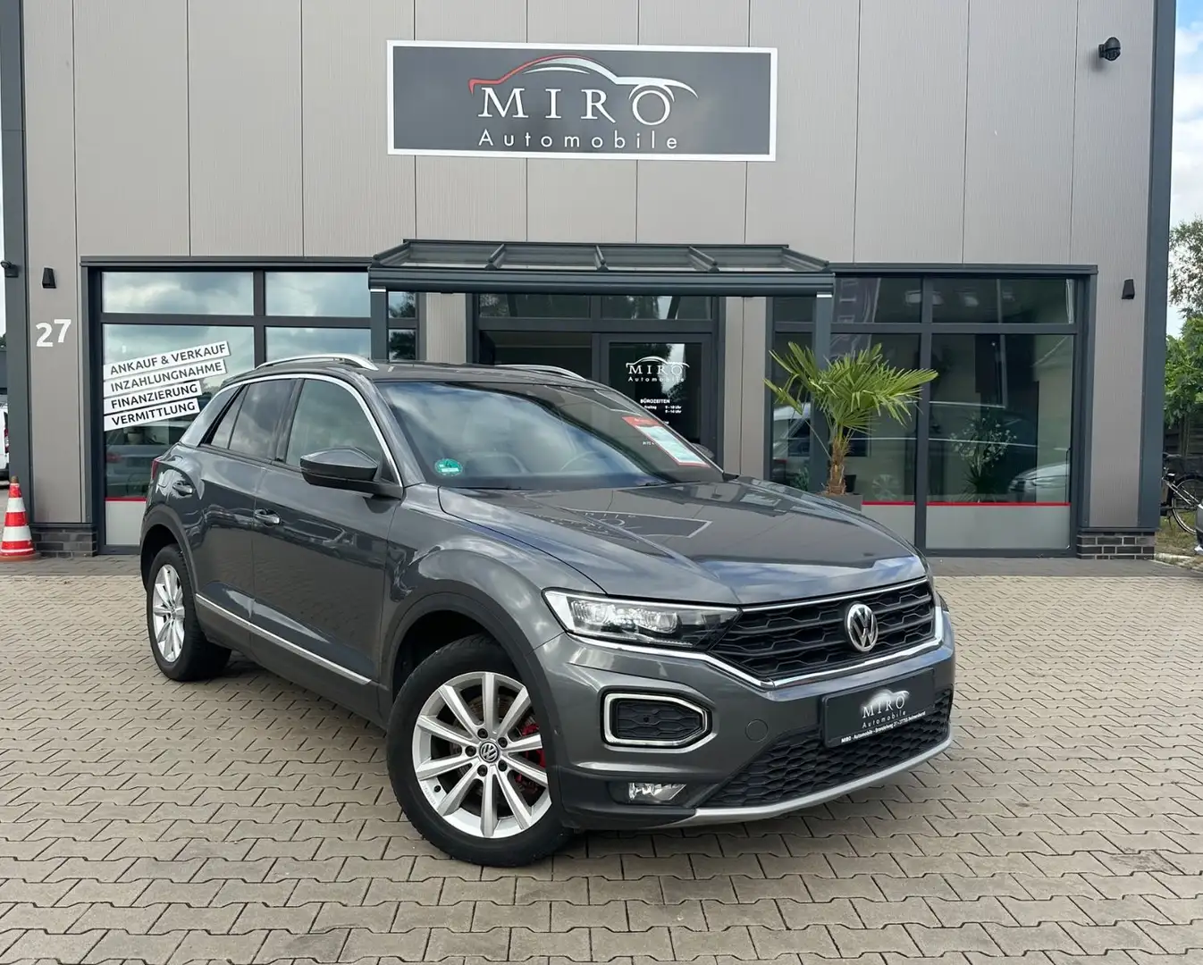 Volkswagen T-Roc 2.0 TSI DSG 4MOTION/ 1. HAND/  PANO/ LEDER Grau - 1