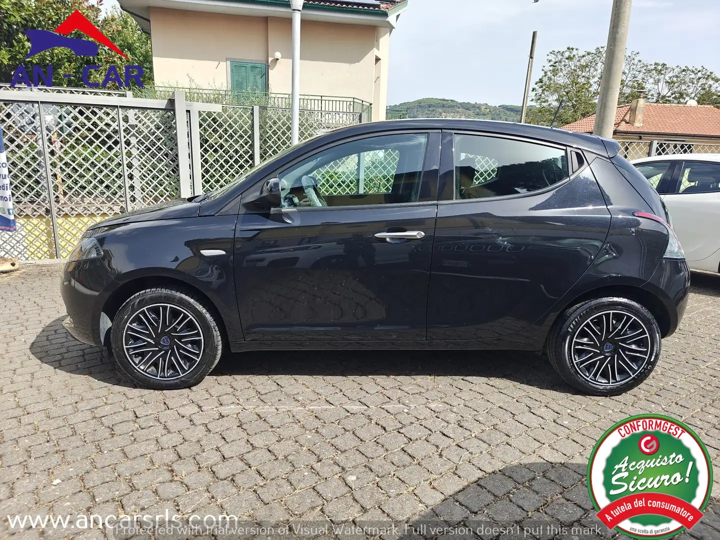 Lancia Ypsilon 1.0 hybrid Gold Car&Play - Ruotino - Perfetta Nero - 2
