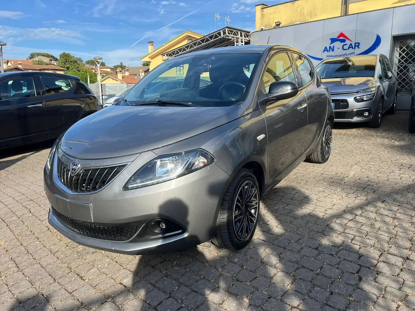 Lancia Ypsilon 1.0 firefly hybrid Gold Car&Play - Vari Colori Nero - 2