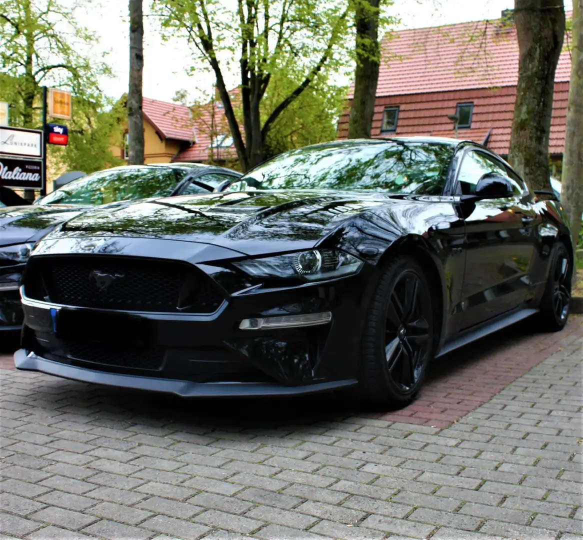 Ford Mustang GT Fastback Schwarz - 1