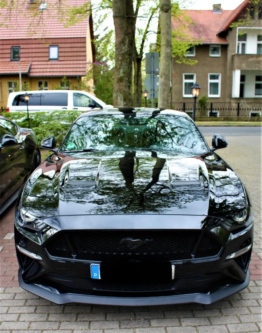 Ford Mustang GT Fastback Schwarz - 2