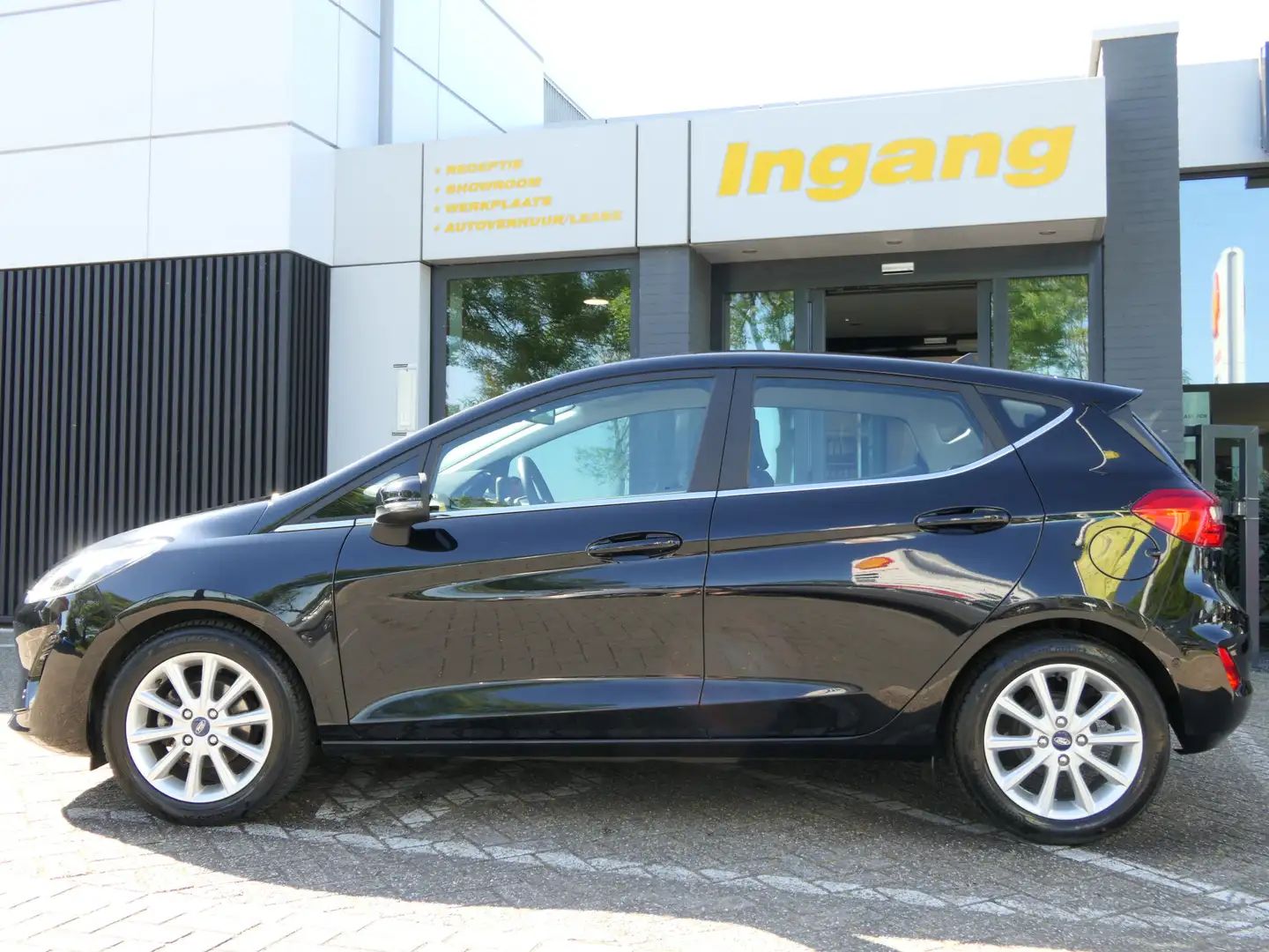 Ford Fiesta 1.0 EcoBoost Titanium | Navigatie | Camera | Trekh Schwarz - 2