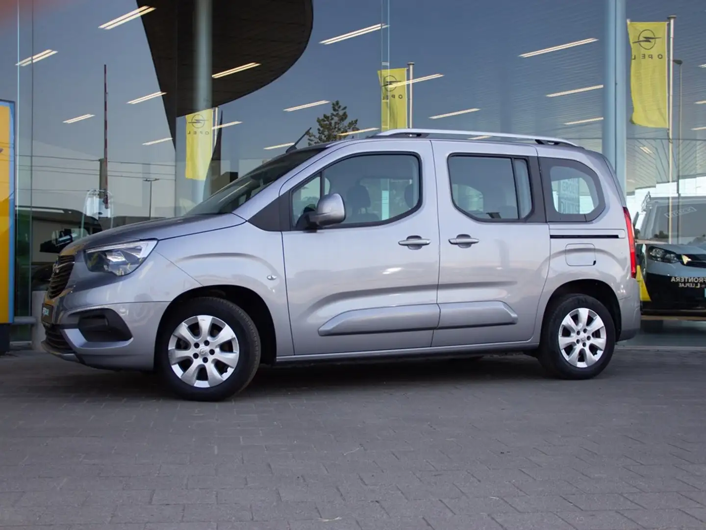Opel Combo Life EDITION 1.2T 110PK |CARPLAY|CAMERA| Gris - 2
