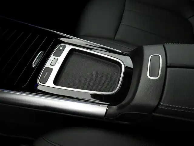 Mercedes-Benz GLA view 15
