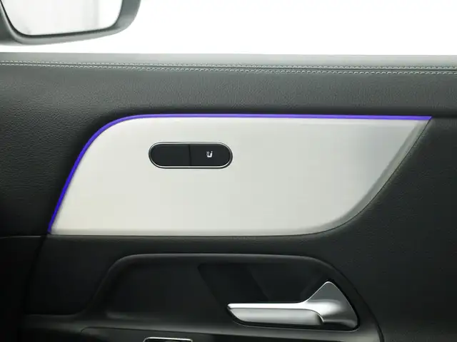 Mercedes-Benz GLA view 14