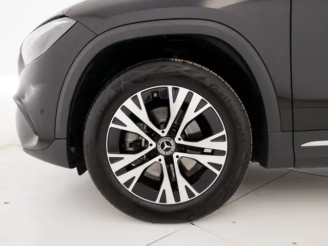 Mercedes-Benz GLA view 7