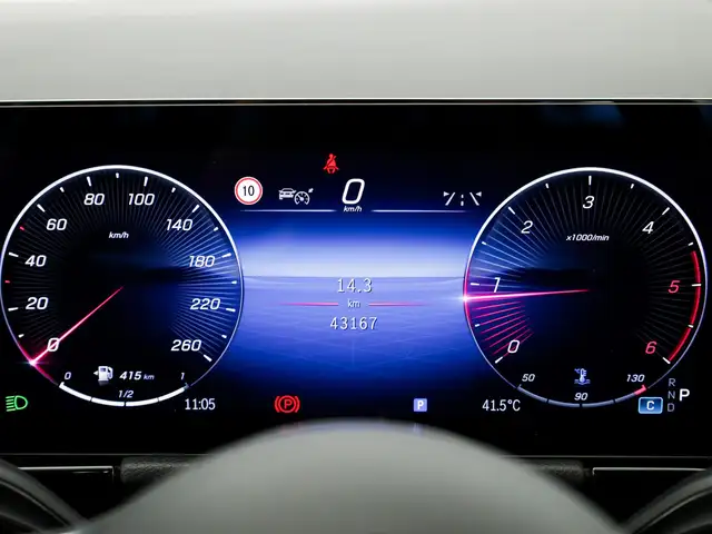Mercedes-Benz GLA view 12