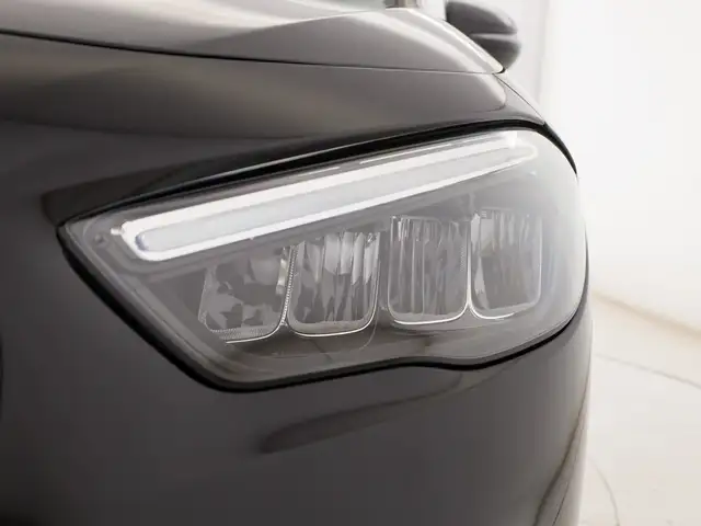 Mercedes-Benz GLA view 8