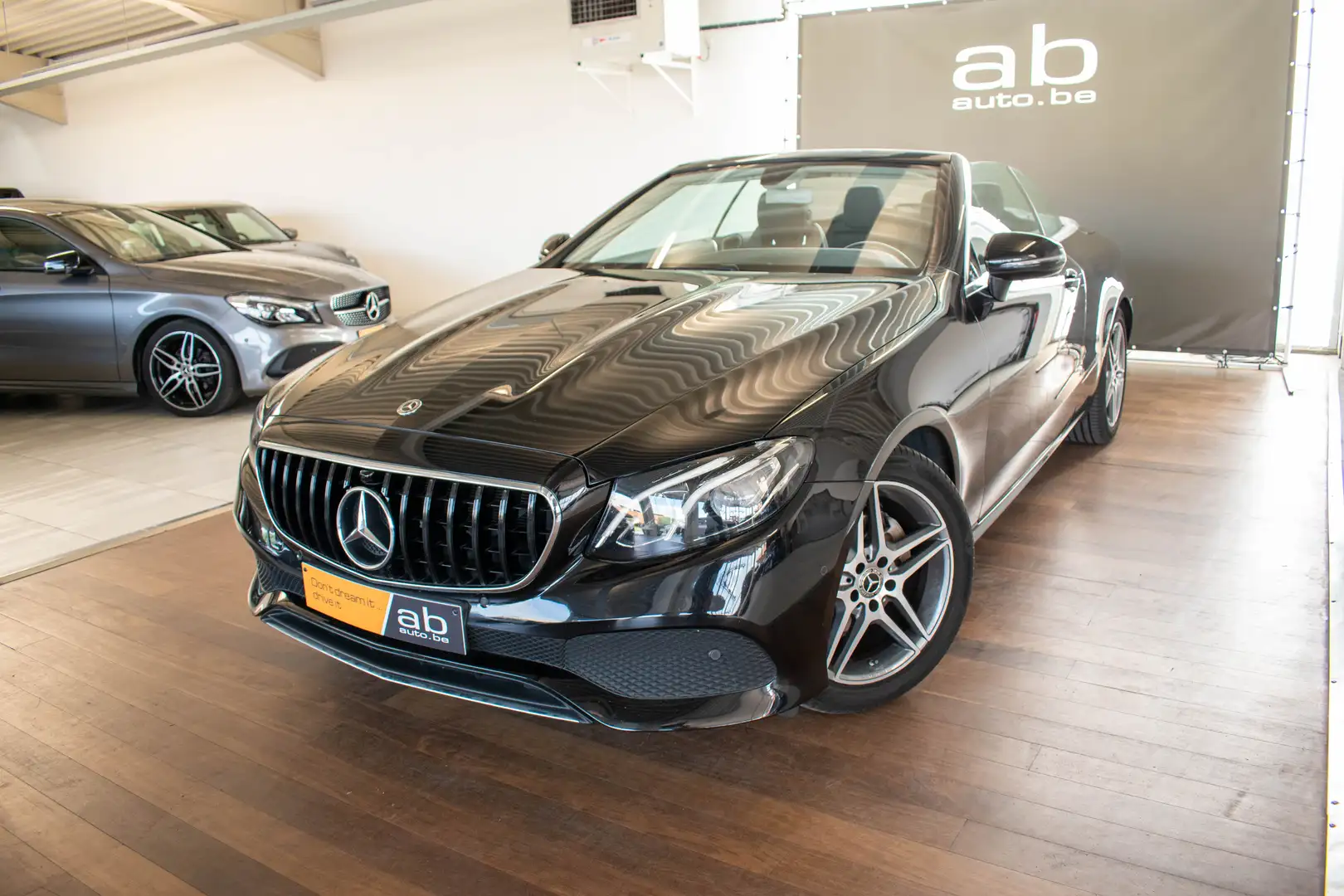 Mercedes-Benz E 200 CABRIO, LEDER, CAMERA, AIRSCARF, ZETELVERW.,AIRCO Schwarz - 2