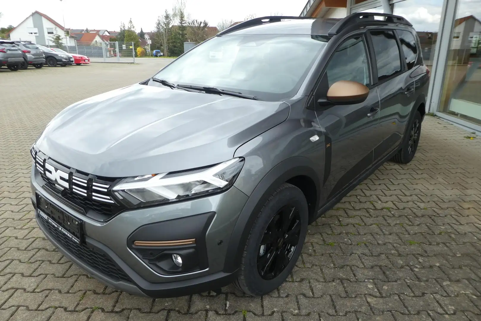 Dacia Jogger 1.0 TCe 110 Extreme+ 7-Sitzer 81 kW (110 PS), S... Grijs - 1