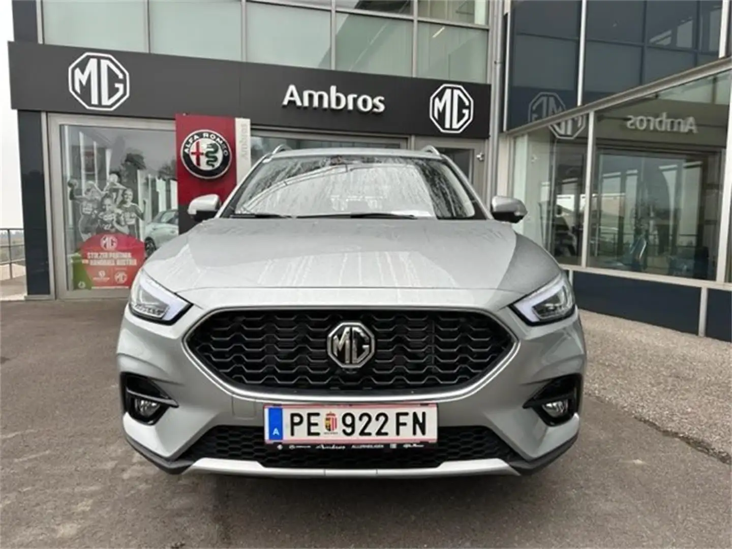 MG ZS 1,5 Luxury Silber - 2