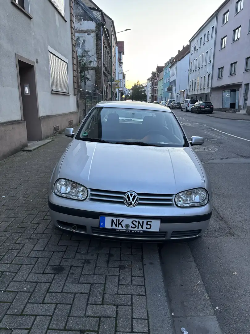 Volkswagen Golf - 2