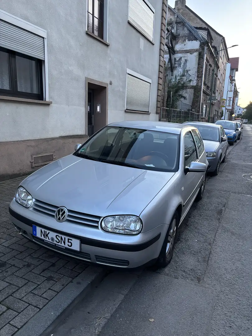 Volkswagen Golf - 1