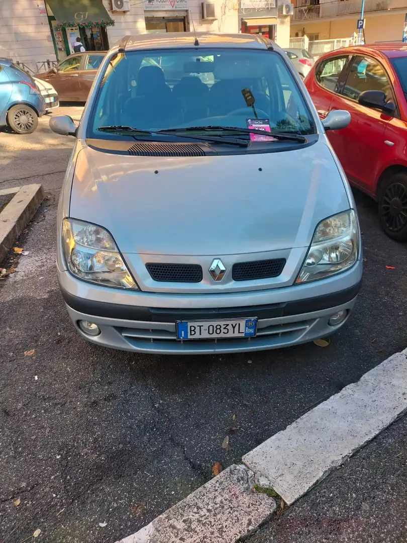 Renault Scenic 1.8 16v Magnifica Class - 2