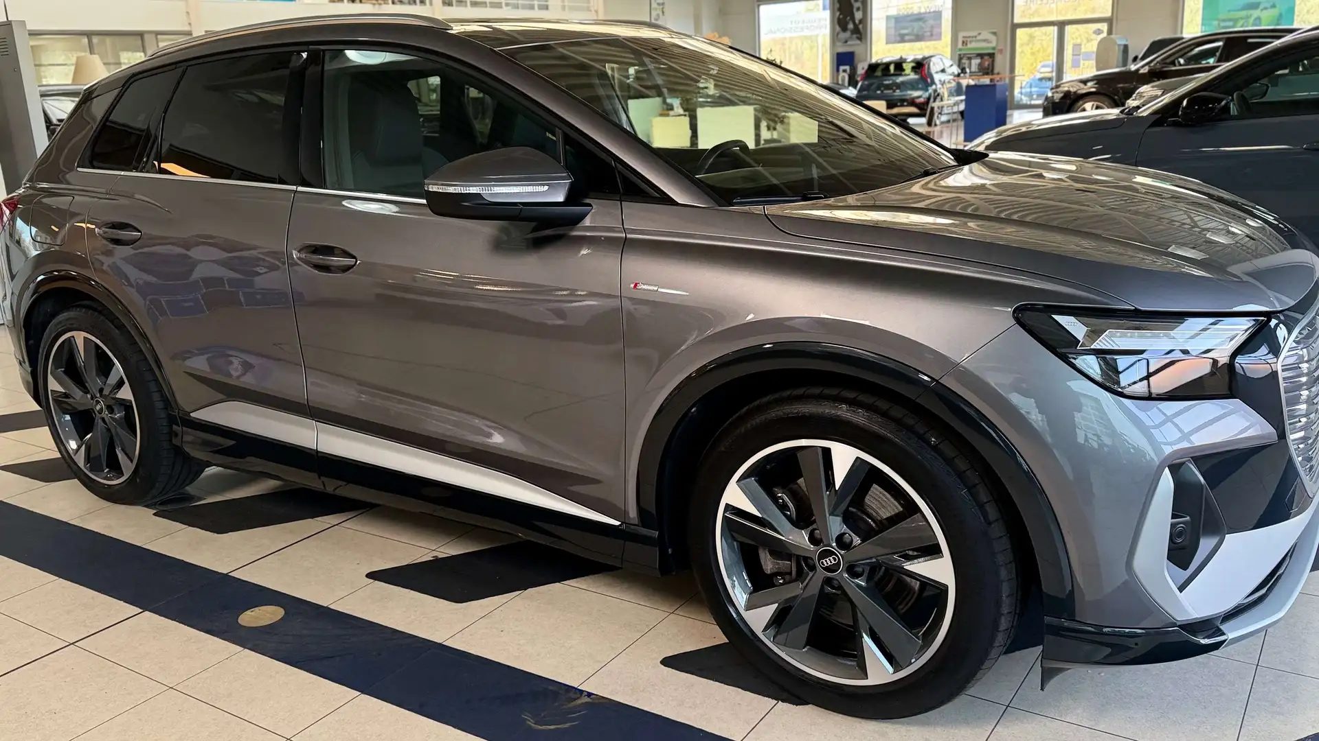 Audi Q4 e-tron 520km Panoramadak SONOS Leder HUD Gris - 2