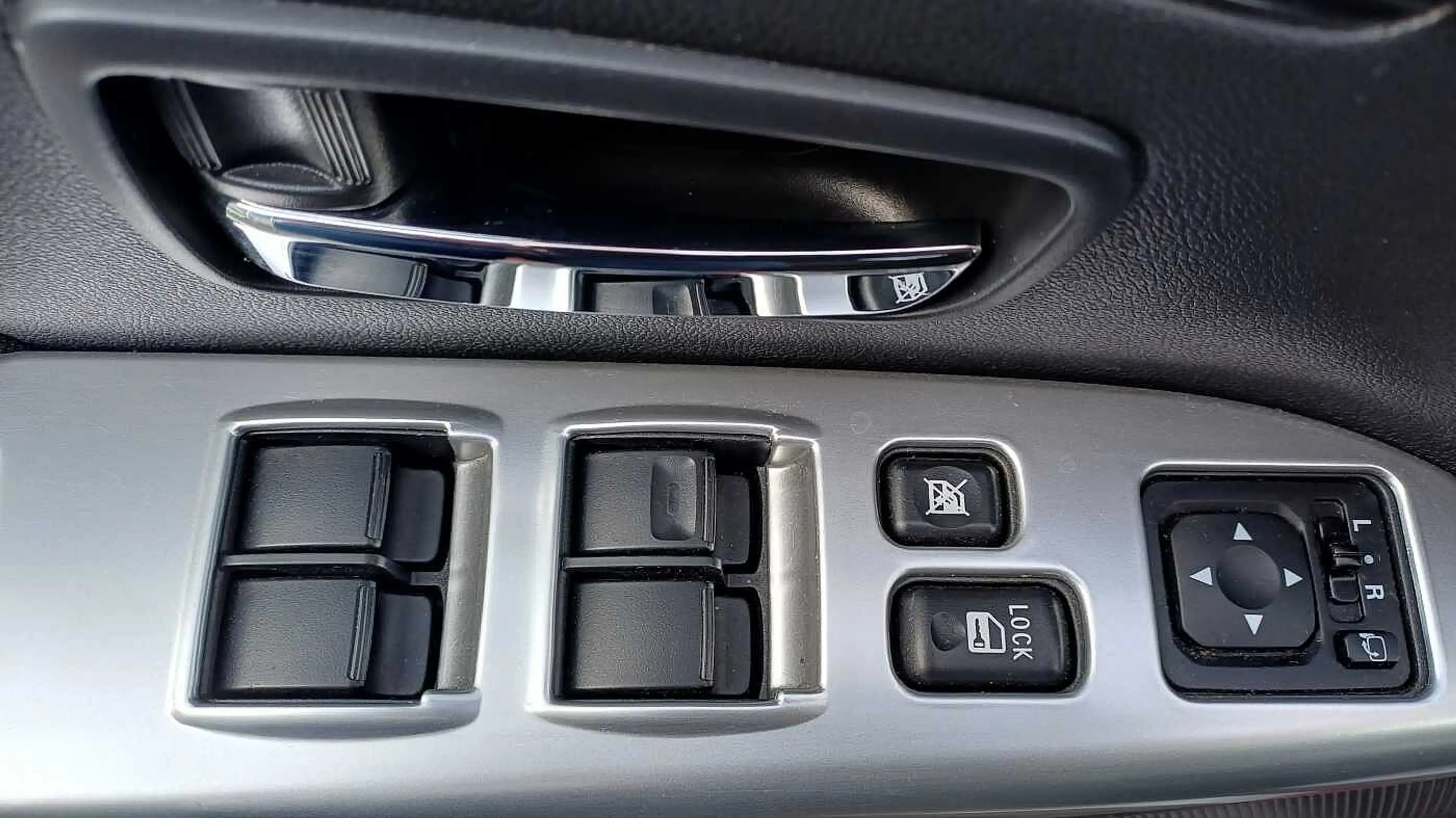 Mitsubishi ASX 4x4/Autom./AHK/ PDC vo.+ hi./Kamera — photo 8