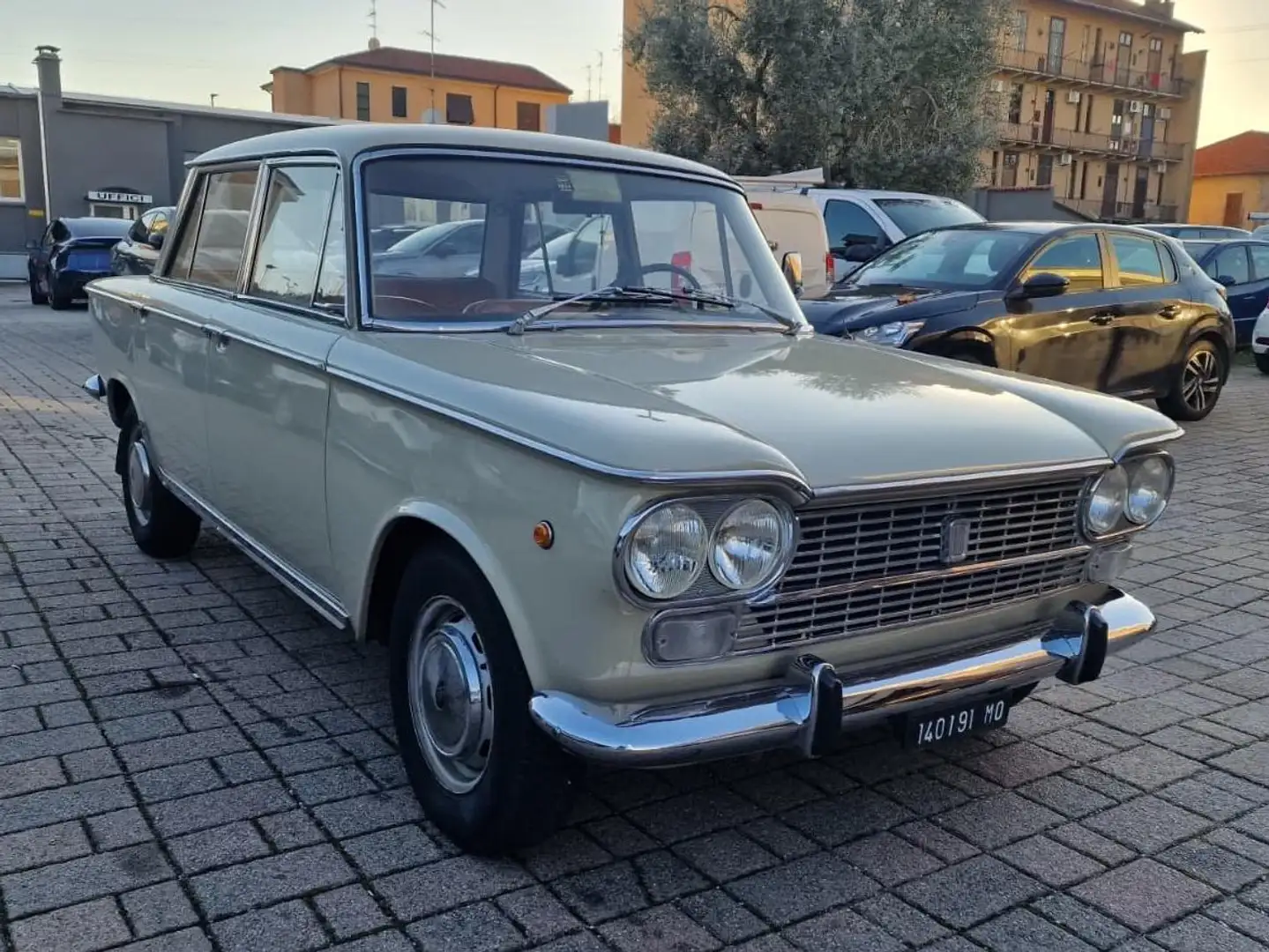 Fiat 1500 Berlina Beige - 2