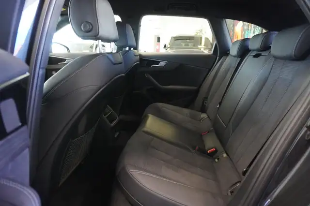 Audi A4 view 9