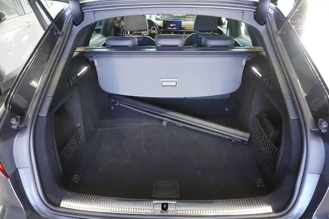 Audi A4 view 10