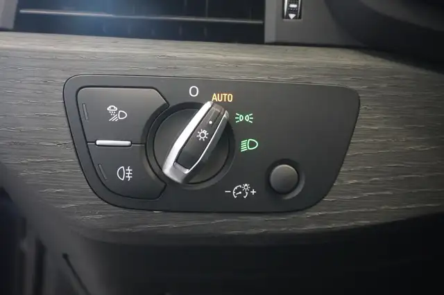 Audi A4 view 14