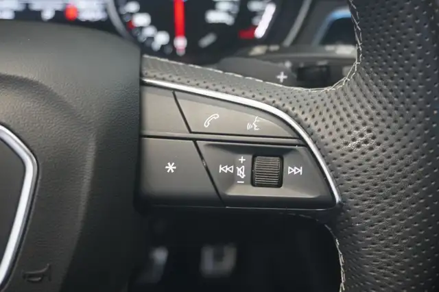 Audi A4 view 13
