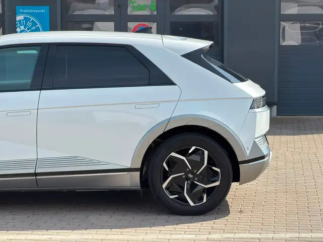 Hyundai Ioniq 5 view 5
