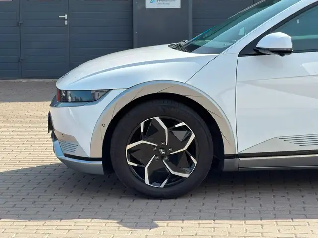 Hyundai Ioniq 5 view 2