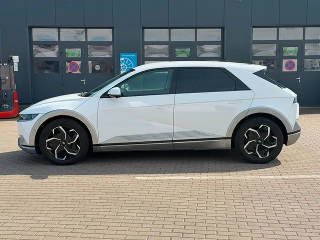 Hyundai Ioniq 5 view 3